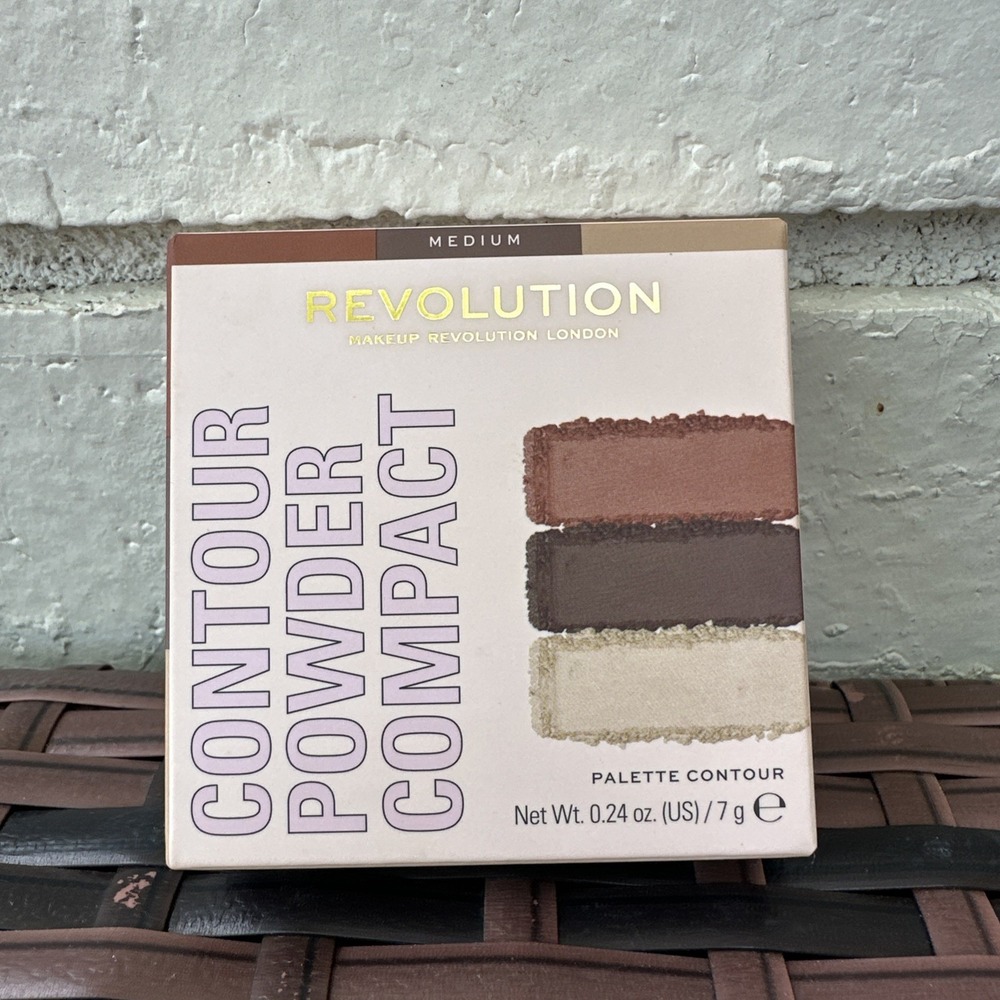 Revolution Contour‎ Powder Compact LIGHT New In Box SEALED